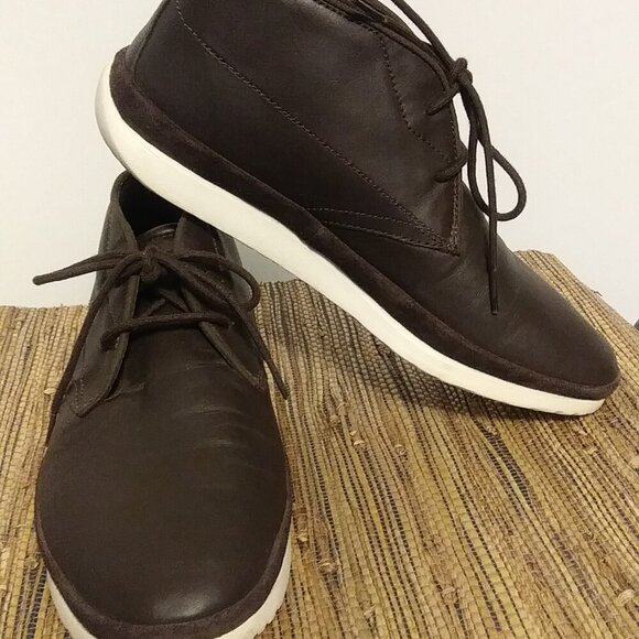 Men's UGG Chocolate Brown Leather Freamon Capra Chukka Boots, size 8.5 - Picture 1 of 7